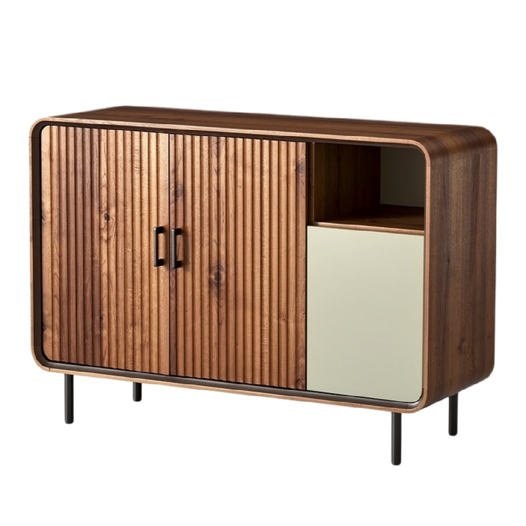 Moderne houten kast met geribbelde deuren en minimalistisch ontwerp